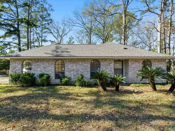 16911 Whispering Pines Dr, Greenwell Springs, LA 70739