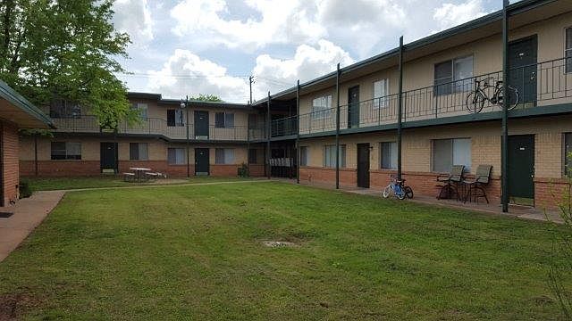 2nd image of 3017 N Rockwell Ave APT 130