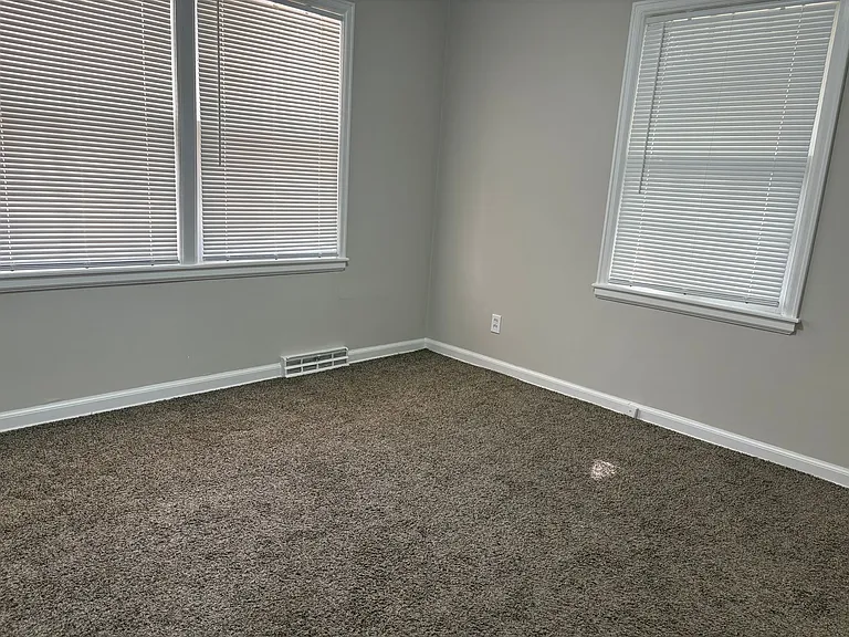 1053 N Terrace Dr — Photo 2