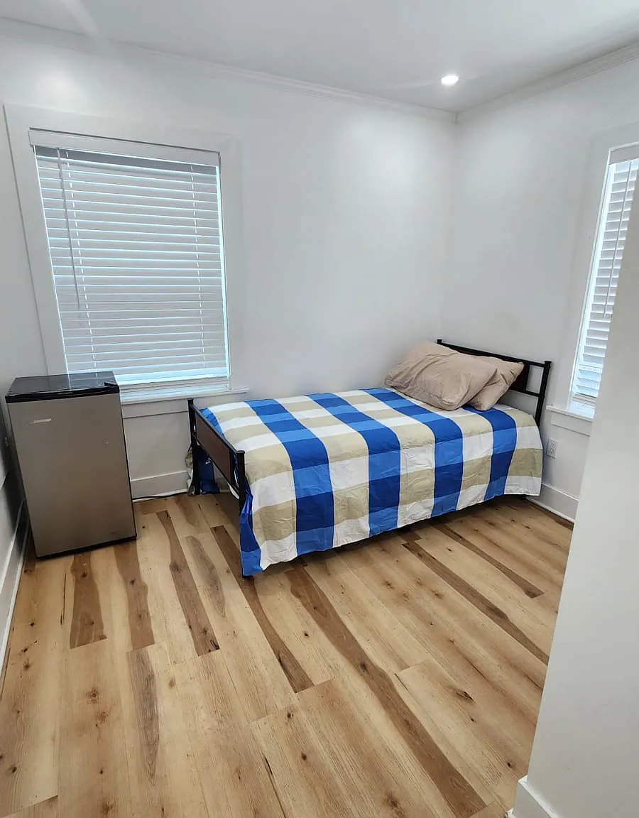 3 bed, $1,200 — Photo 1