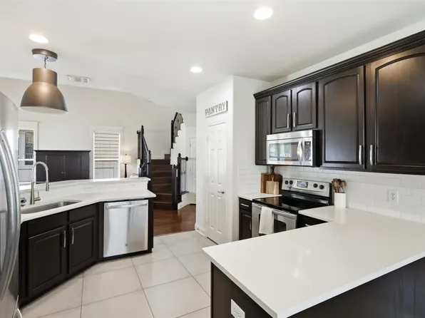2001 Hartwell Ct, Aubrey, TX 76227
