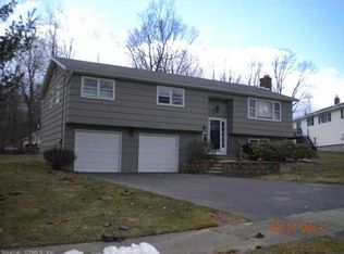 18 Raelin Rd, Hamden, CT 06514