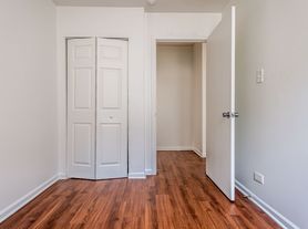 1734 E 72nd St Chicago, IL 60649