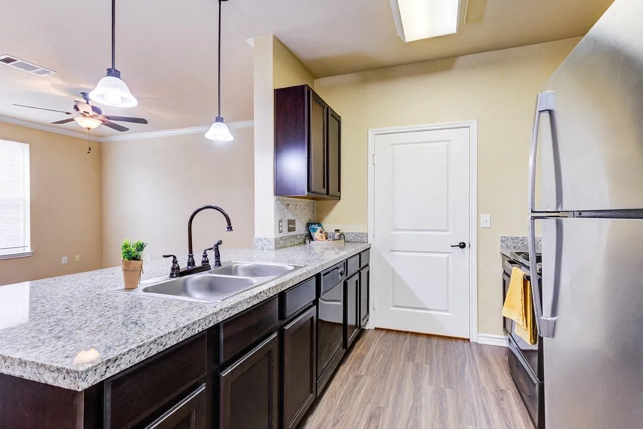 Chateau Mirage Apartment Homes — Photo 3