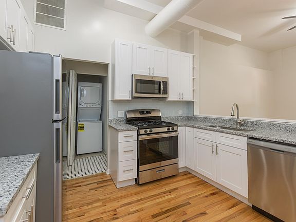 2nd image of 1307 N Leavitt St #1