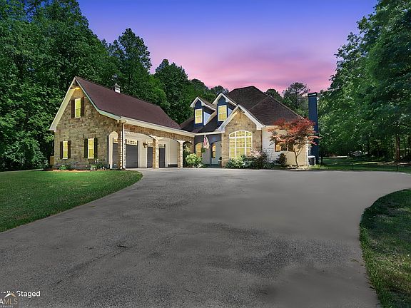 3rd image of 583 Haynie Rd