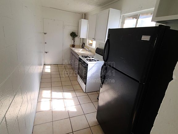 4th image of 1178 Garibaldi St SW