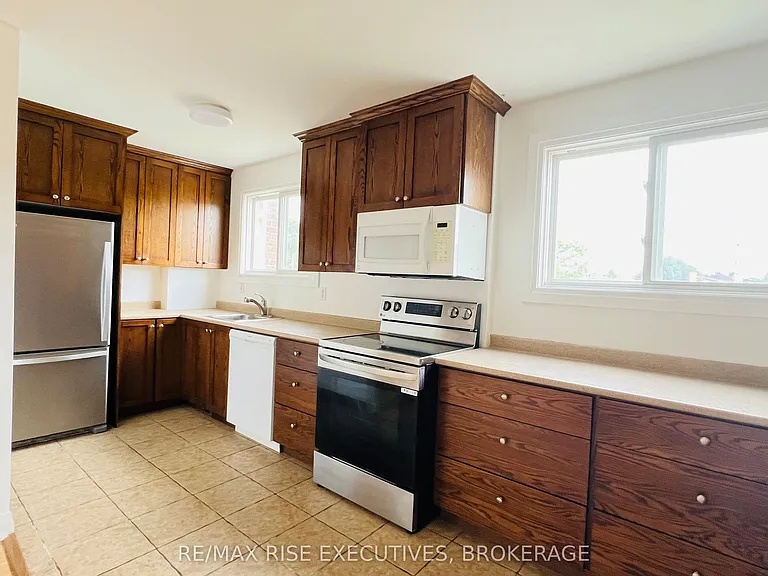 863 Datzell Ln — Photo 4