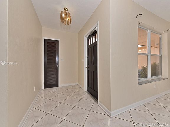 5th image of 531 NW 93rd Ter