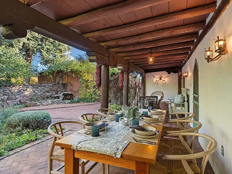 327 E De Vargas St — Photo 3