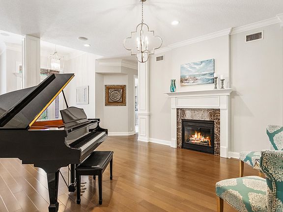Formal Living w Gas FireplaceBY1A7734