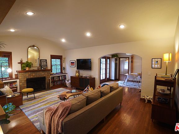 5th image of 2062 Stratford Ave