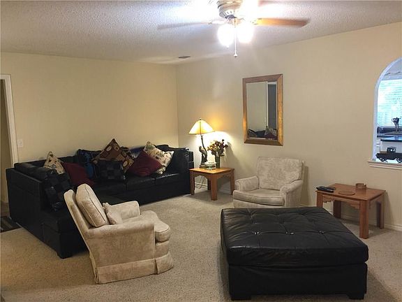 3rd image of 2735 N Cypress Cir