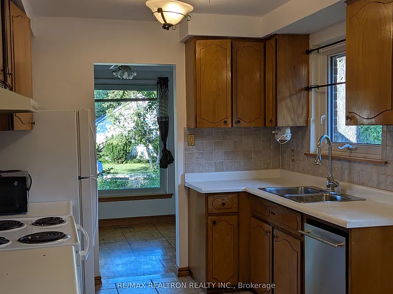 180 Church St S — Photo 10