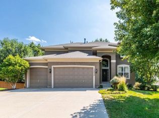 10870 S Deer Run St, Olathe, KS 66061