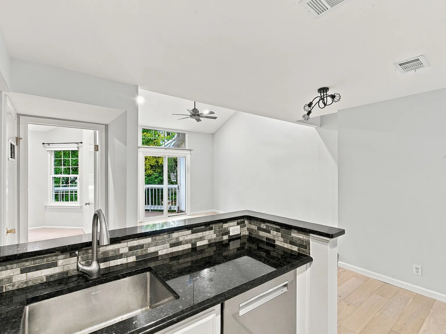 2 bed, 762 sqft, $2,750 — Photo 4