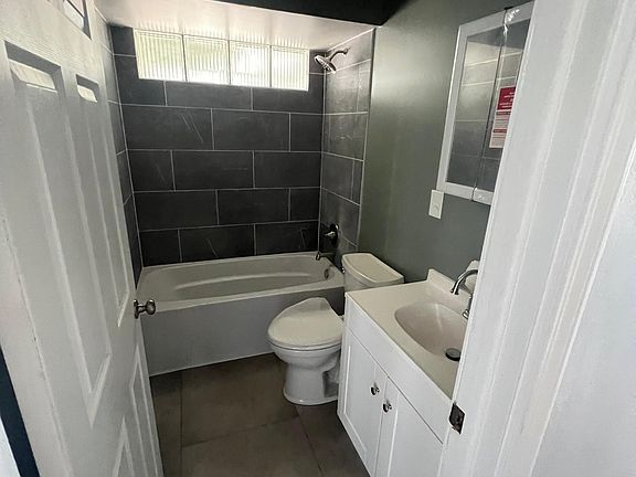 5th image of 2021 Grove Ave APT 1