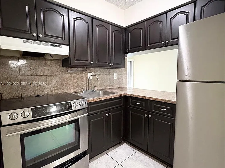 813 SW 10th St #B — Photo 3