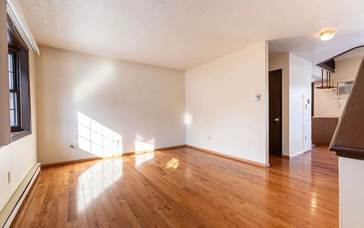 1 bed, 1.5 bath, 1100 sqft, $1,700 — Photo 3