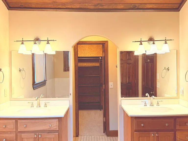 810 Lizabeth Dr — Photo 17
