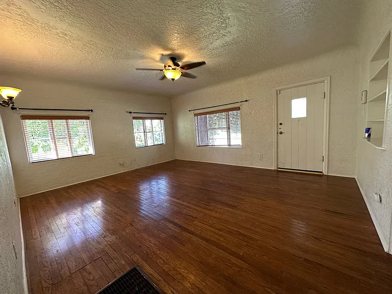 1115 S Maple Ave — Photo 9
