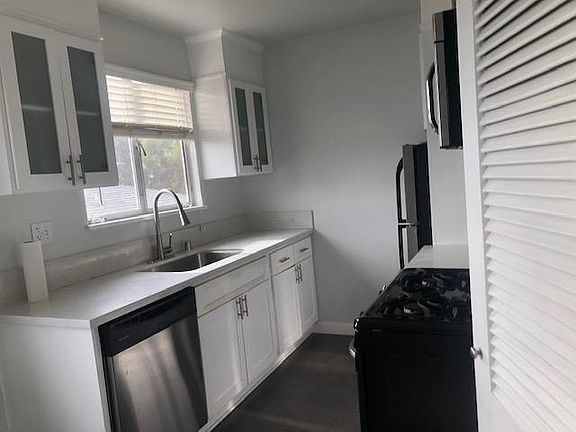 2nd image of 1280 N Laurel Ave #K3bnqh4jm