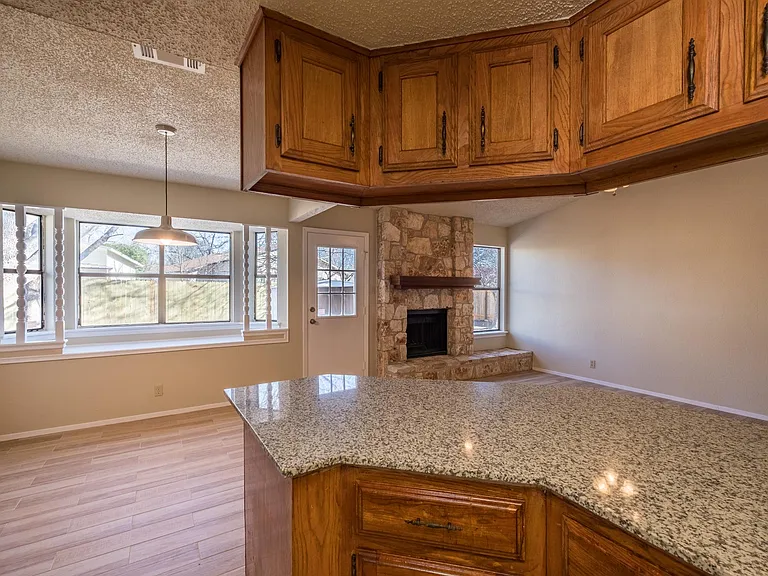 1805 Goodson Ln — Photo 3