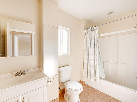 4th image of 622 Salem St #622