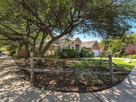 4th image of 1915 Holly Hill Dr
