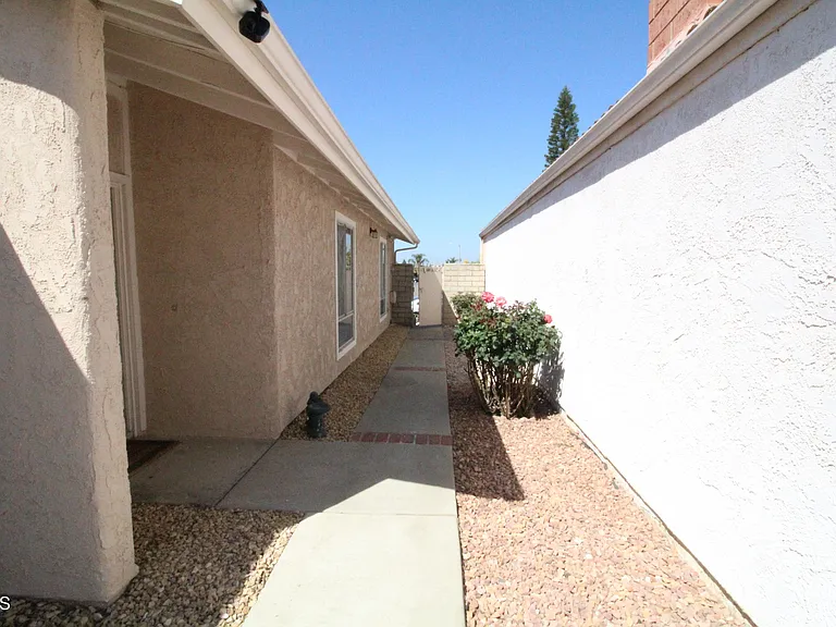 936 Belmont Ave — Photo 31