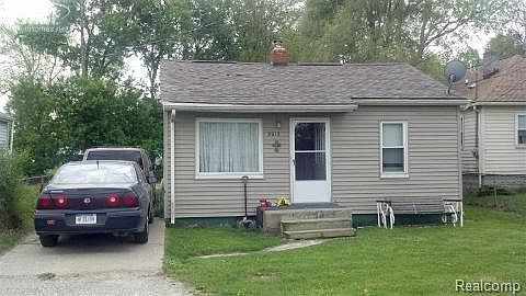 1st image of 2212 E McLean Ave