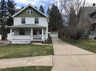 5061 Greenhurst Dr, Maple Heights, OH 44137