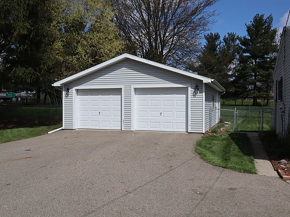 2nd image of 716 Judy Ct