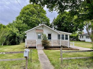 5 Stanton Rd, Clinton, CT 06413