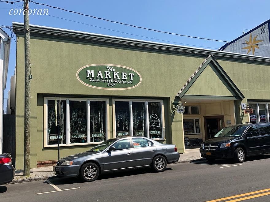 2nd image of 44 Front St