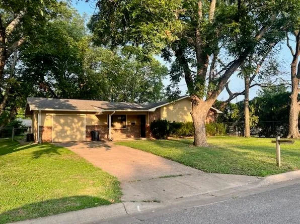1320 Plum St, Winfield, KS 67156
