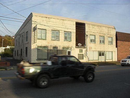 1st image of 122 S Main St