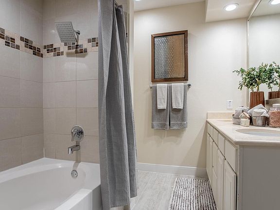 3rd image of 15201 Memorial Dr #806