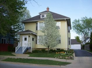 407 S Hough St #1, Barrington, IL 60010