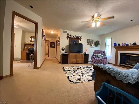 4th image of 570 Inwood Dr