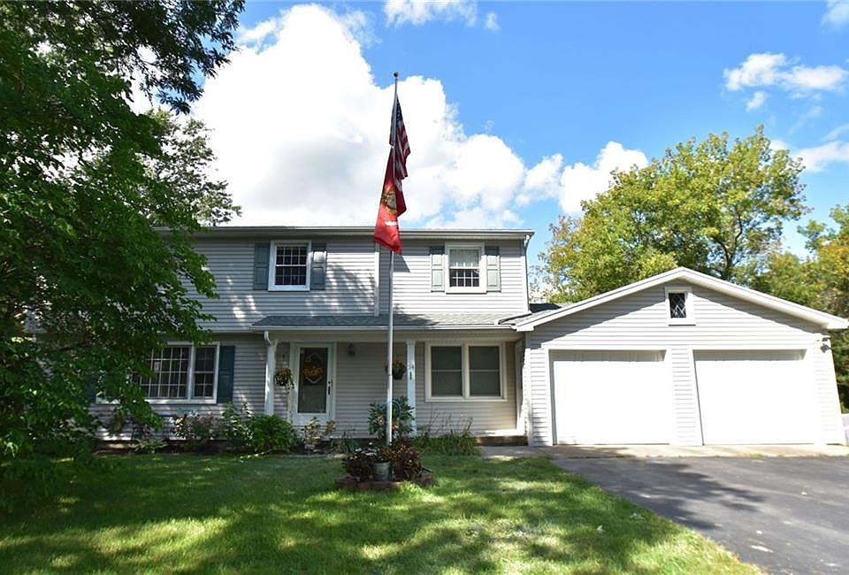 1st image of 34 Parkmeadow Dr