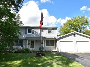 34 Parkmeadow Dr, Pittsford, NY 14534