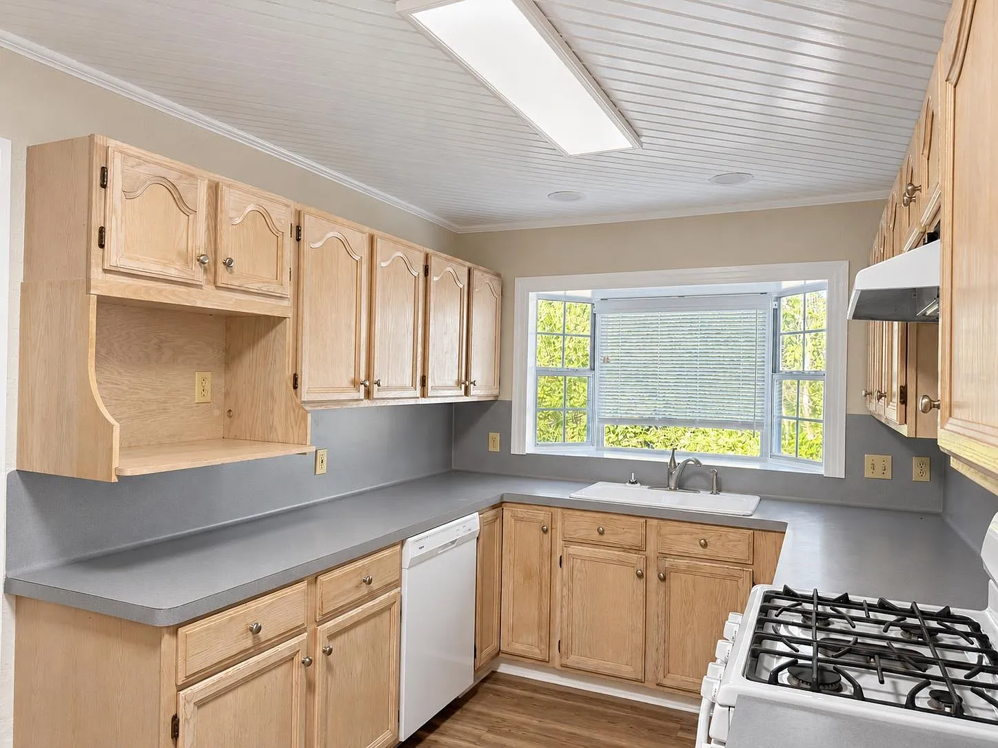 2 bed, 1.0 bath, 1360 sqft, $1,600 — Photo 4