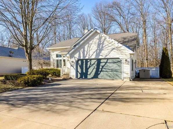 1550 Minnesota Ave, Marysville, MI 48040