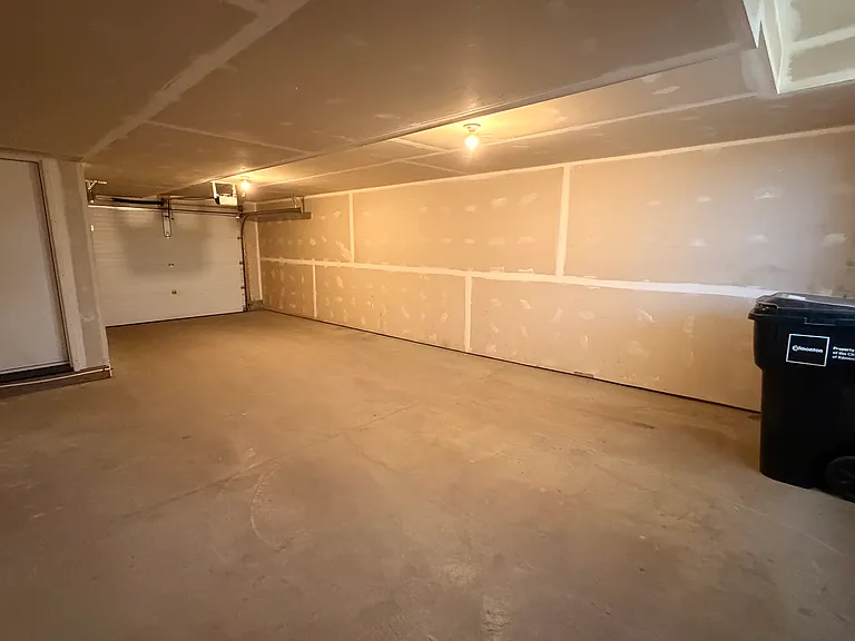 1758 Keene Cres SW — Photo 22