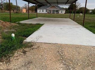716 E Saint Mary St, Skidmore, TX 78389