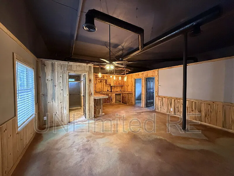 2 bed, 2.5 bath, 2000 sqft, $2,200 — Photo 4