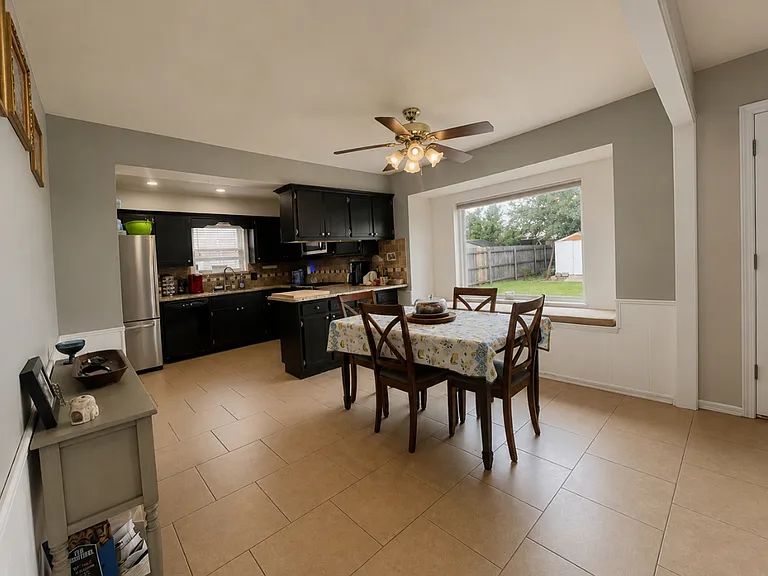 521 Cypress Dr — Photo 5