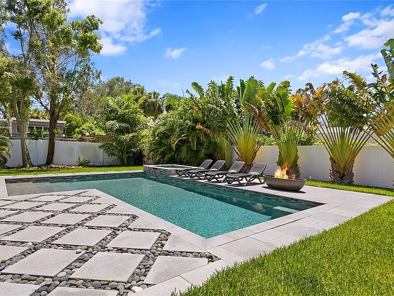 209 S Shore Crest Dr — Photo 9