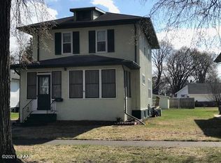 1015 Walnut St, Grand Forks, ND 58201